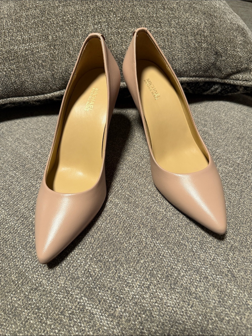 Michael Kors Women's Pointed Toe Pumps in Blush Size 7